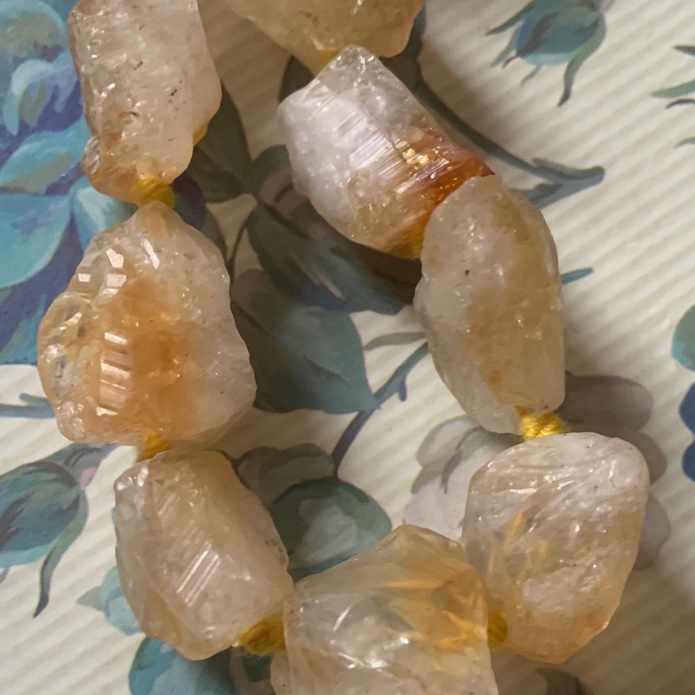 Elegant Gold-Toned Stone Necklace - Picture 6 of 6